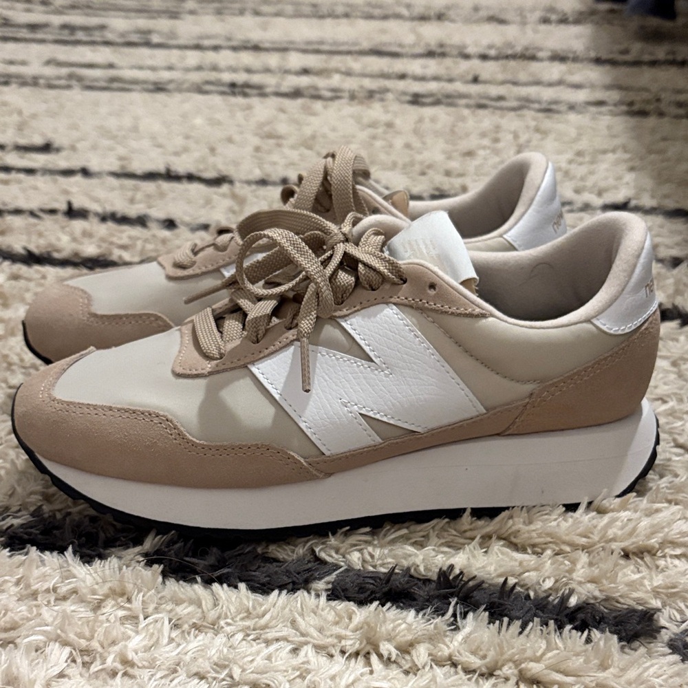 New Balance 237